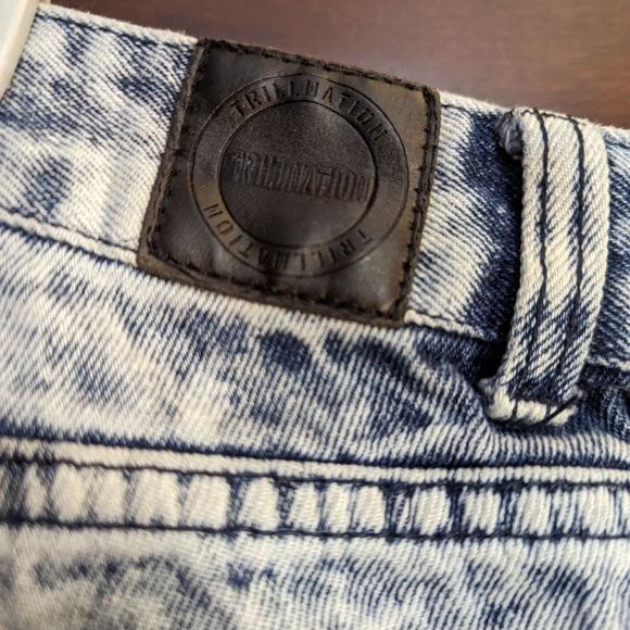 Thrill Nation distressed Jean shorts - Picture 5 of 7